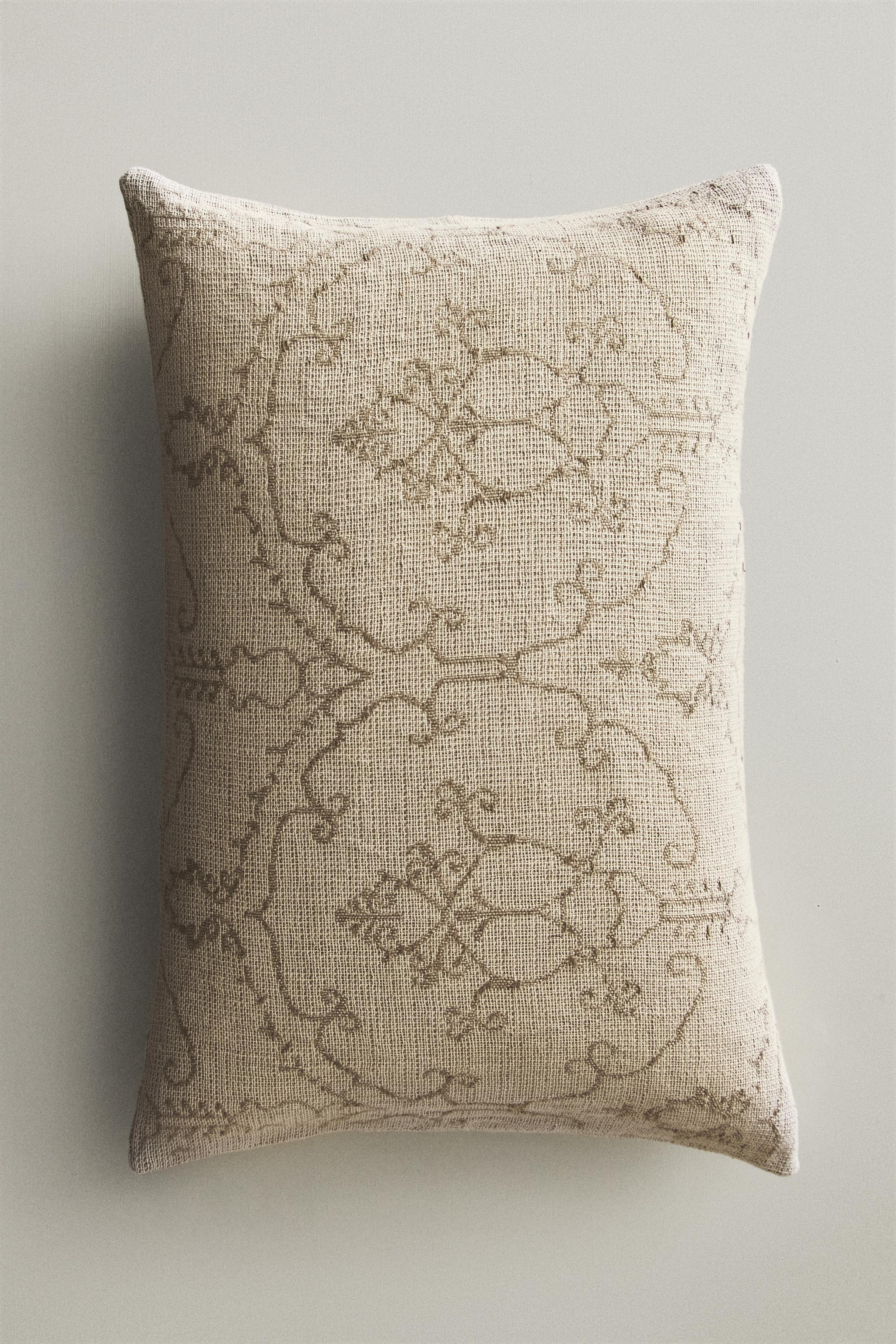 JACQUARD THROW PILLOW COVER